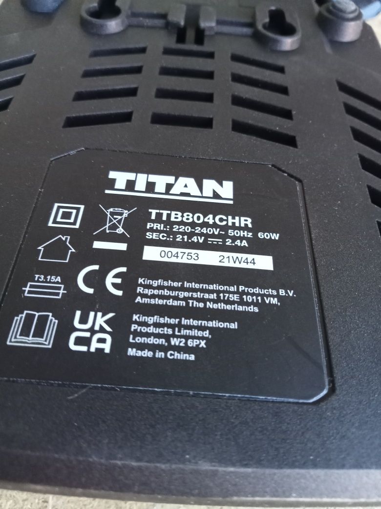 TITAN ładowarka TTB804CHR 18V LI-ION TXP /2