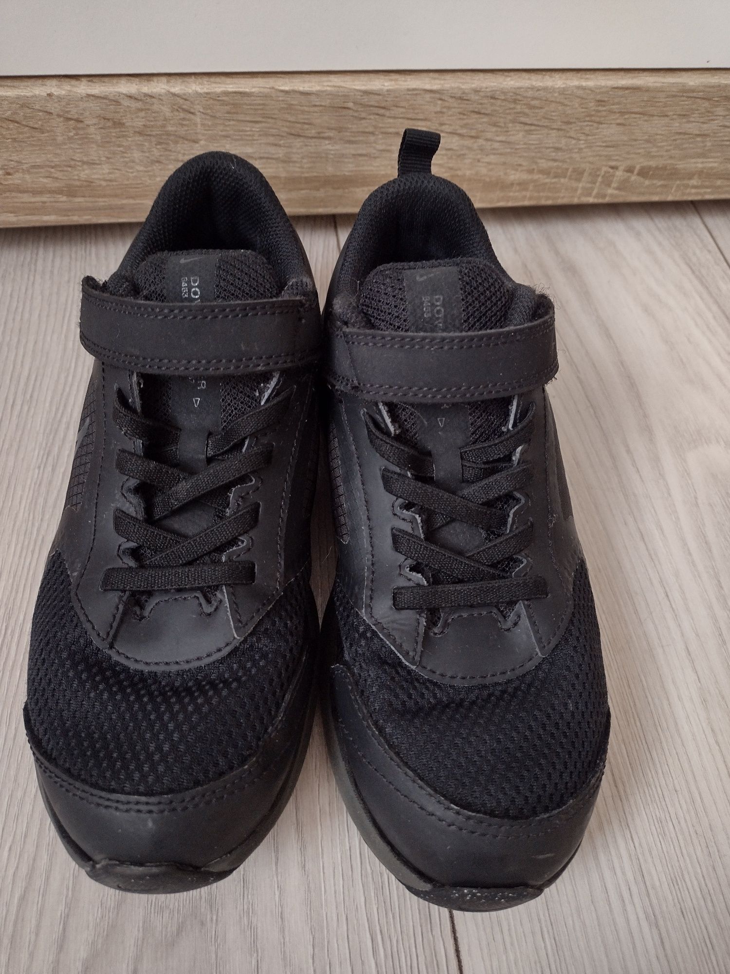 Buty sportowe dla chłopca Nike rozm 33