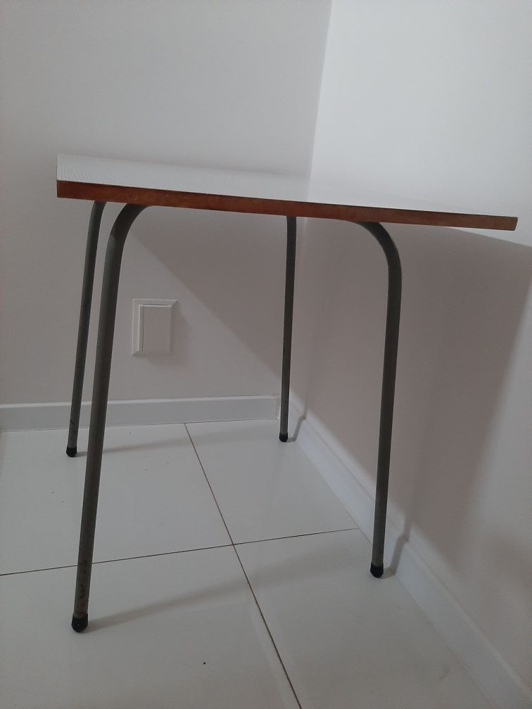 Stół wym. 80x58 cm