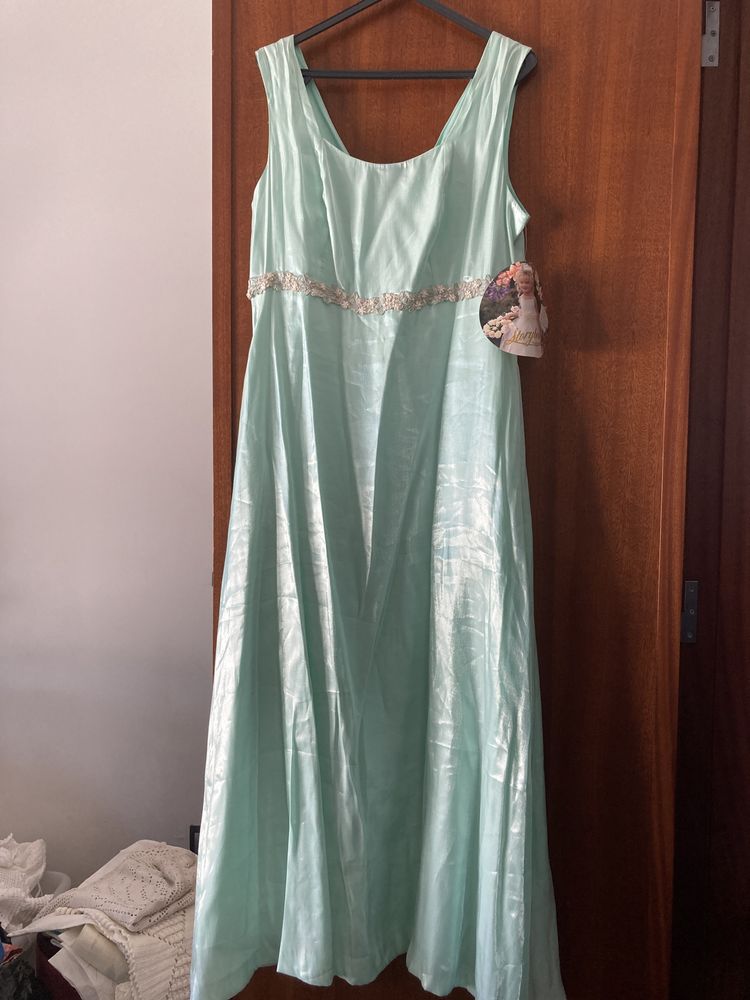 Saias e vestidos de senhora