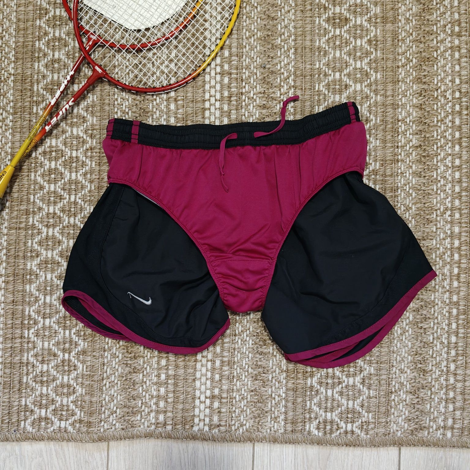Krótkie spodenki Nike rozmiar M do biegania z majtkami