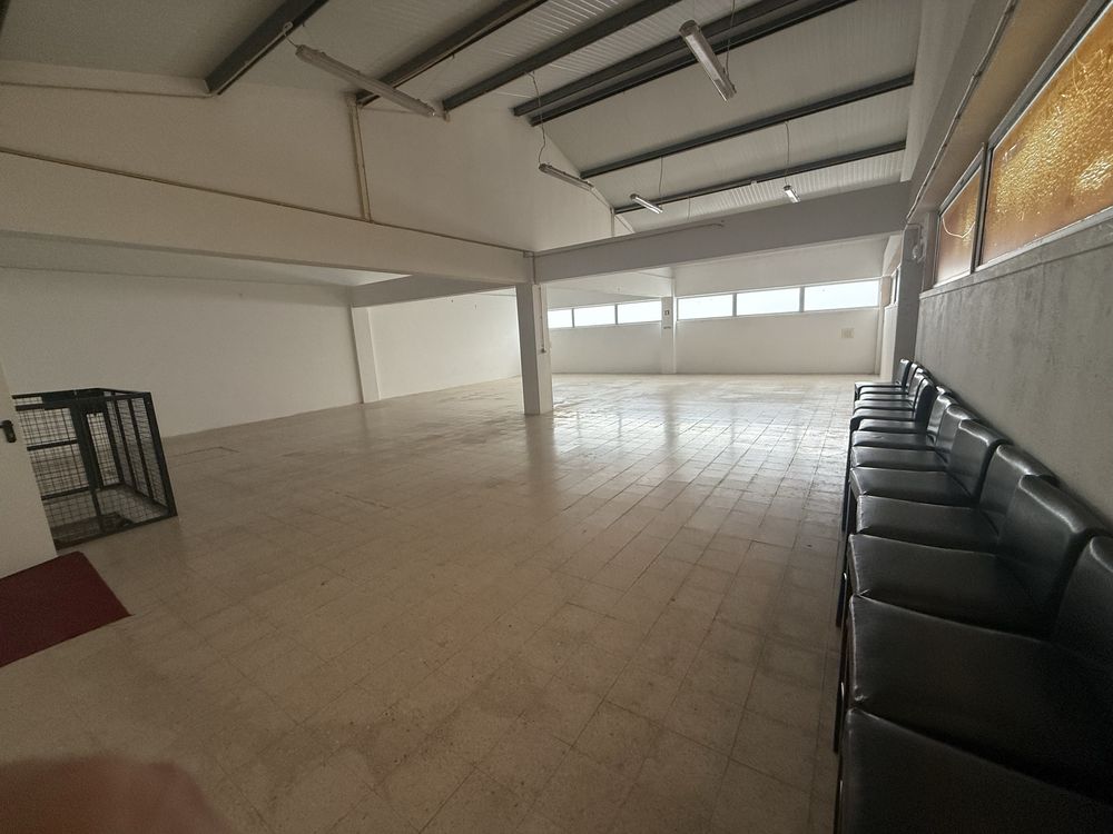 Aluga-se Pavilhão Amadora 1.000m2