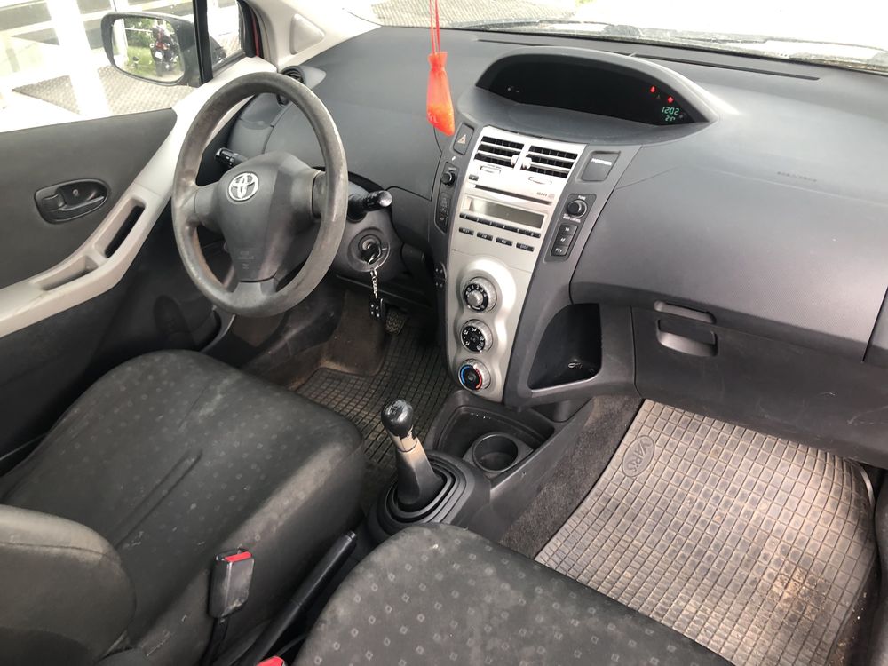 Toyota Yaris uszkodzona; GAZ