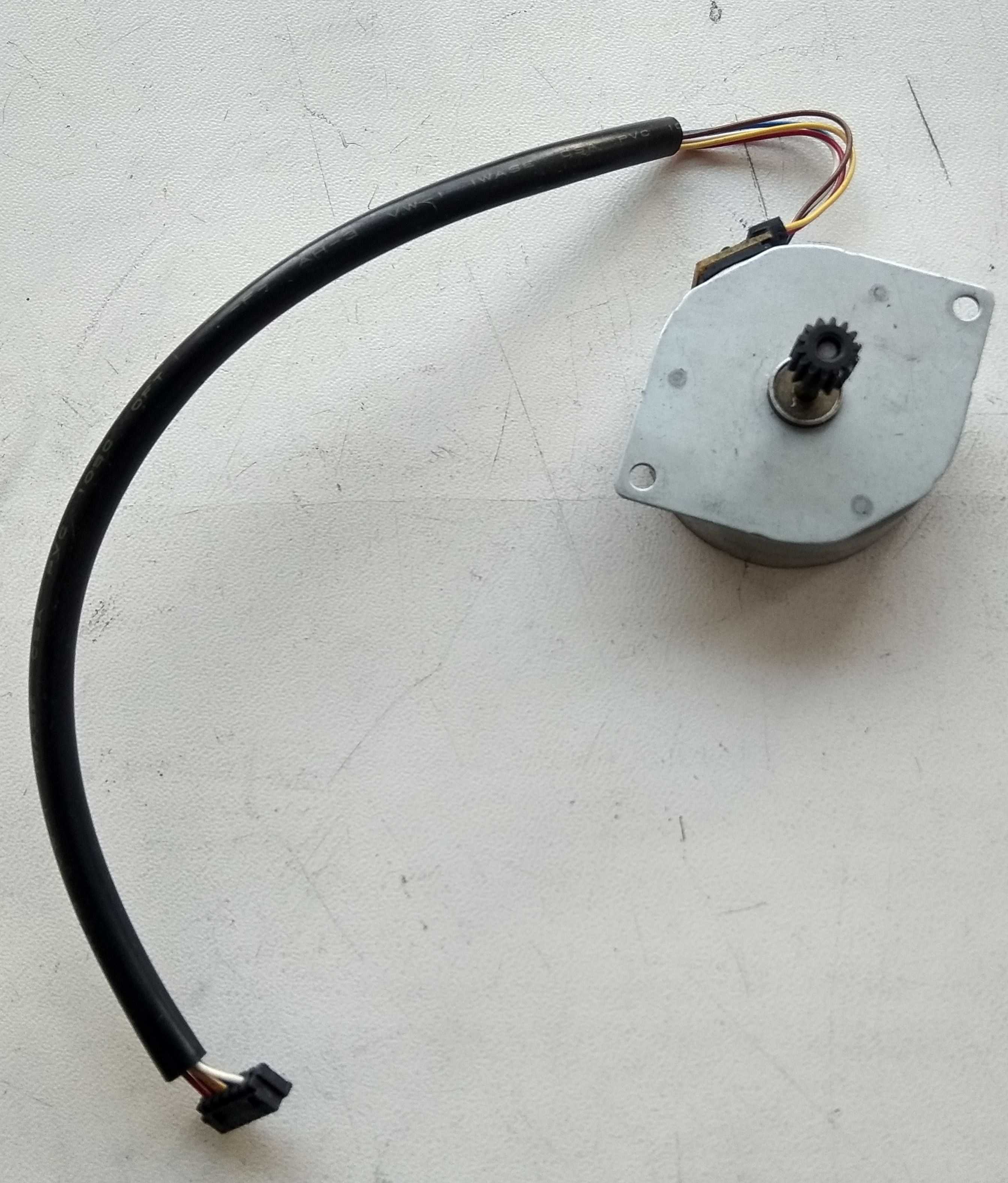 Шаговый двигатель EM-183 42SIN-15DCNP3