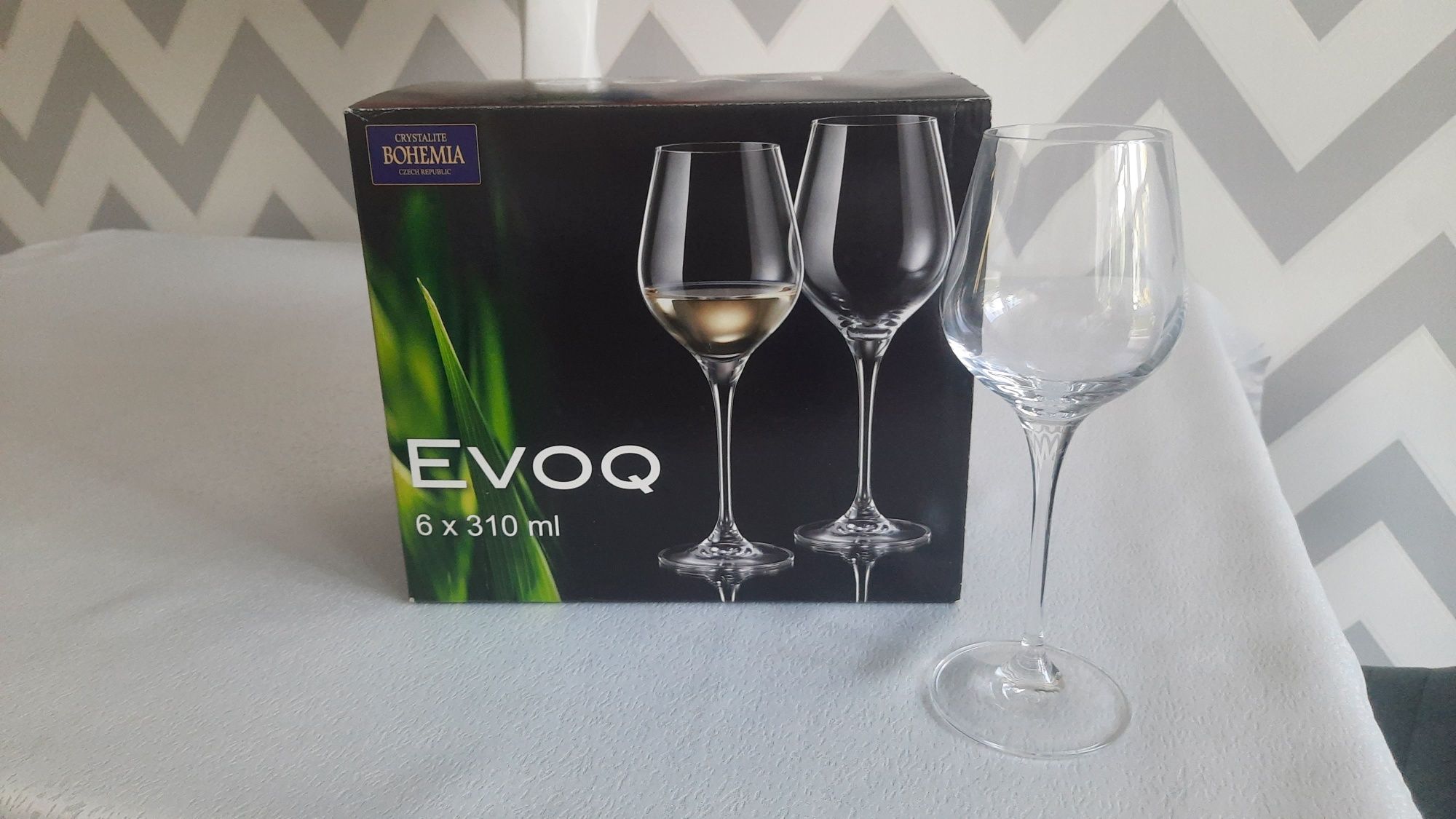 Nowe kieliszki do wina 6 sztuk 310ml w oryginalnym pudelku