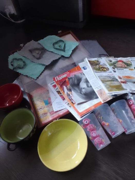 Набор посуды и предметов для кухни