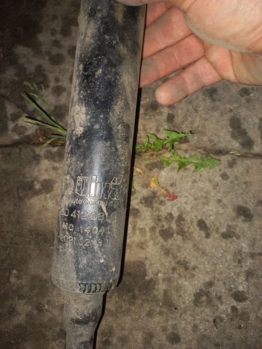 Стойки амортизатора Шкода суперб  1  передние