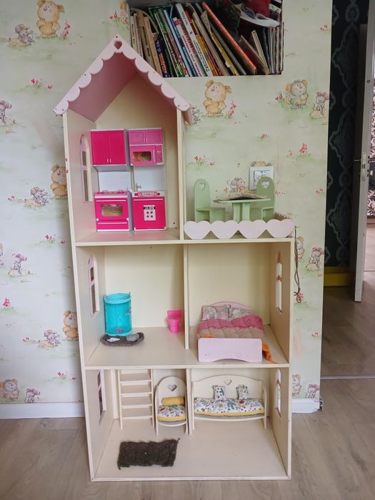 Домик Барби с мебелью