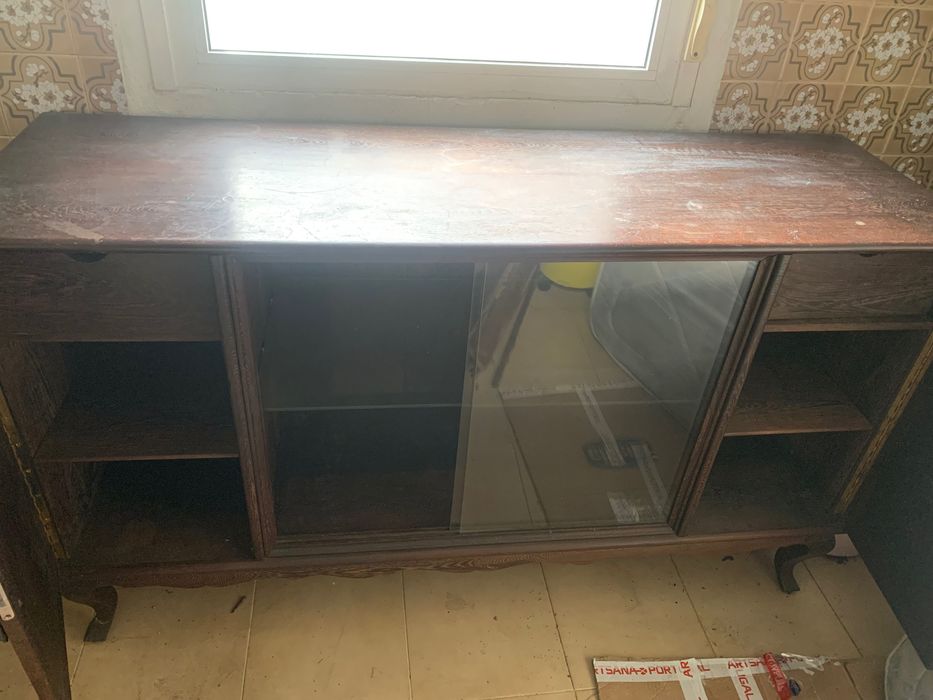 Móvel de sala com vitrine