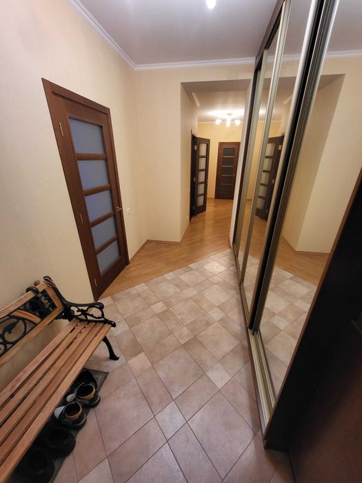 Здається в оренду 3к квартира, Оболонь, м. Мінська