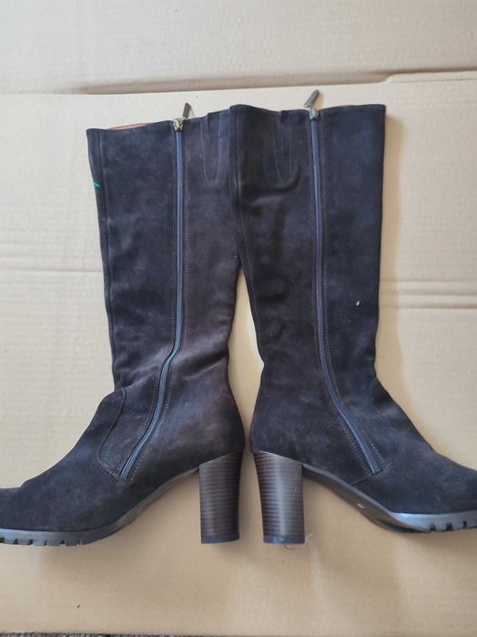 Botas em pele Café Noir (Novas) com flores bordadas