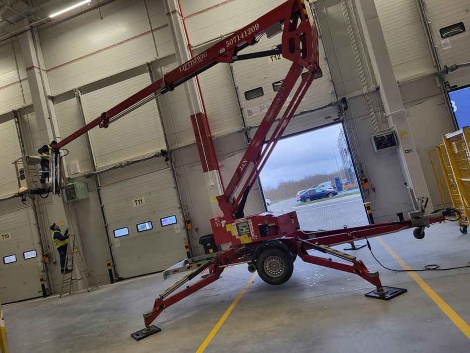 Podnośnik koszowy na przyczepie wynajem na doby