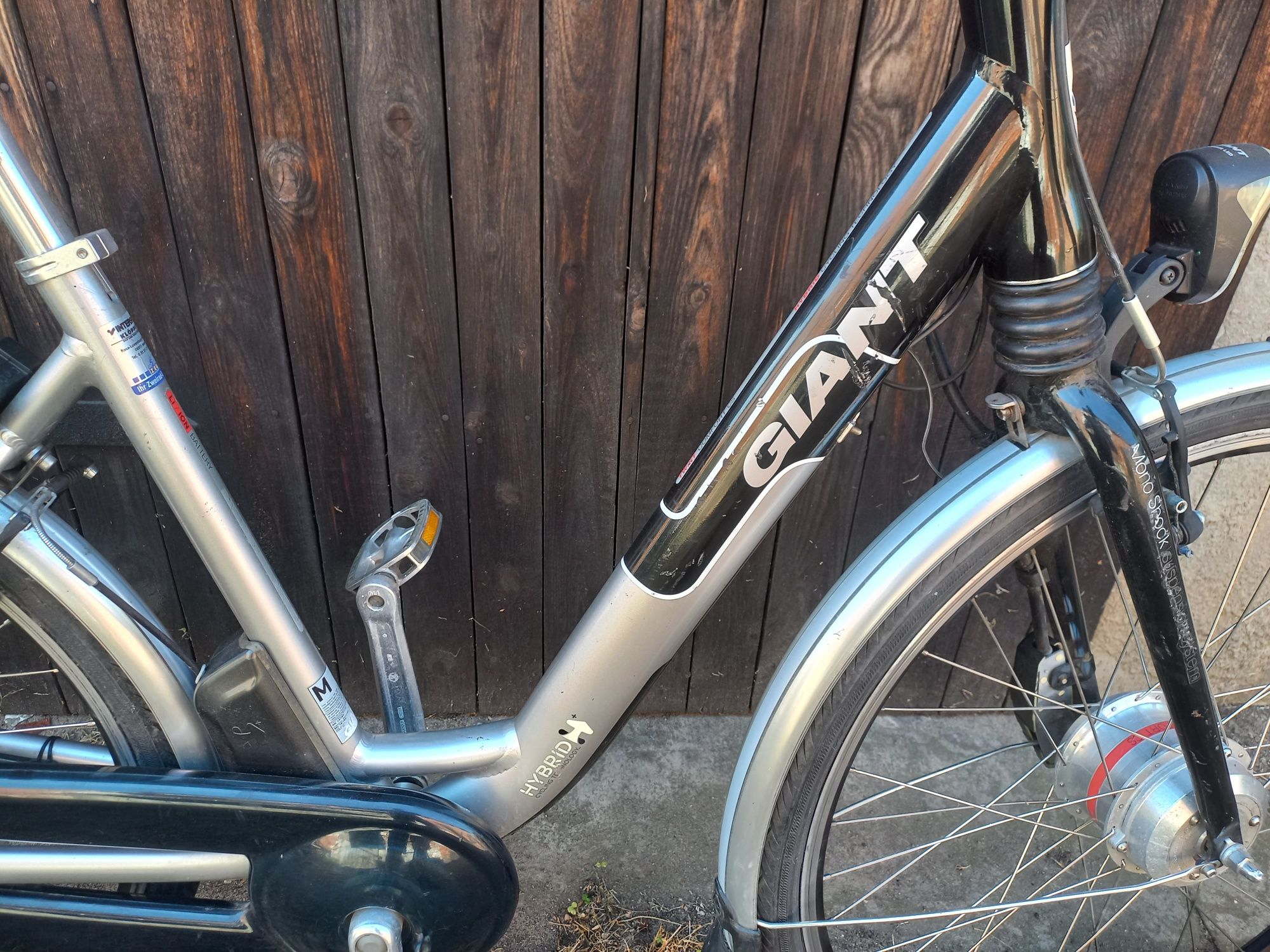 Rower elektryczny Giant Twist Hybrid 26v