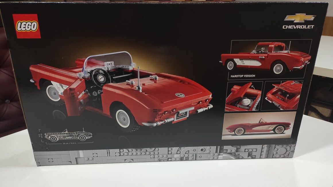 Конструктор LEGO iCONS 10321 Corvette (1210 деталей)