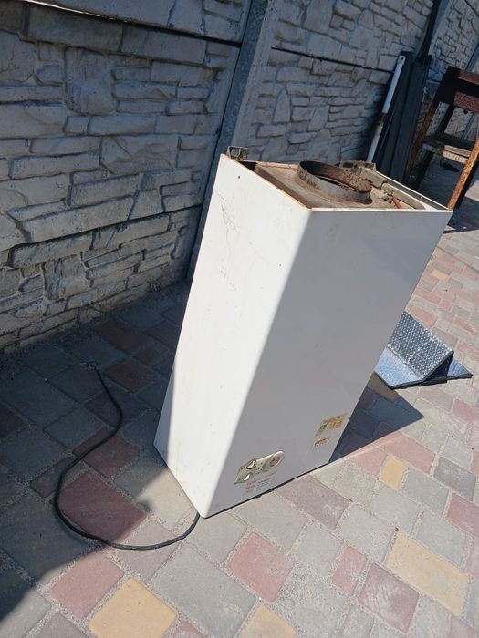 Продам газовый рабочий котёл 4000