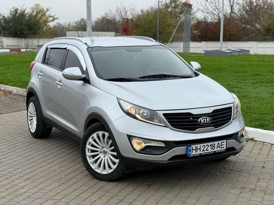 Продам Кия спортейдж 12 года 2 литра дизель передний привод