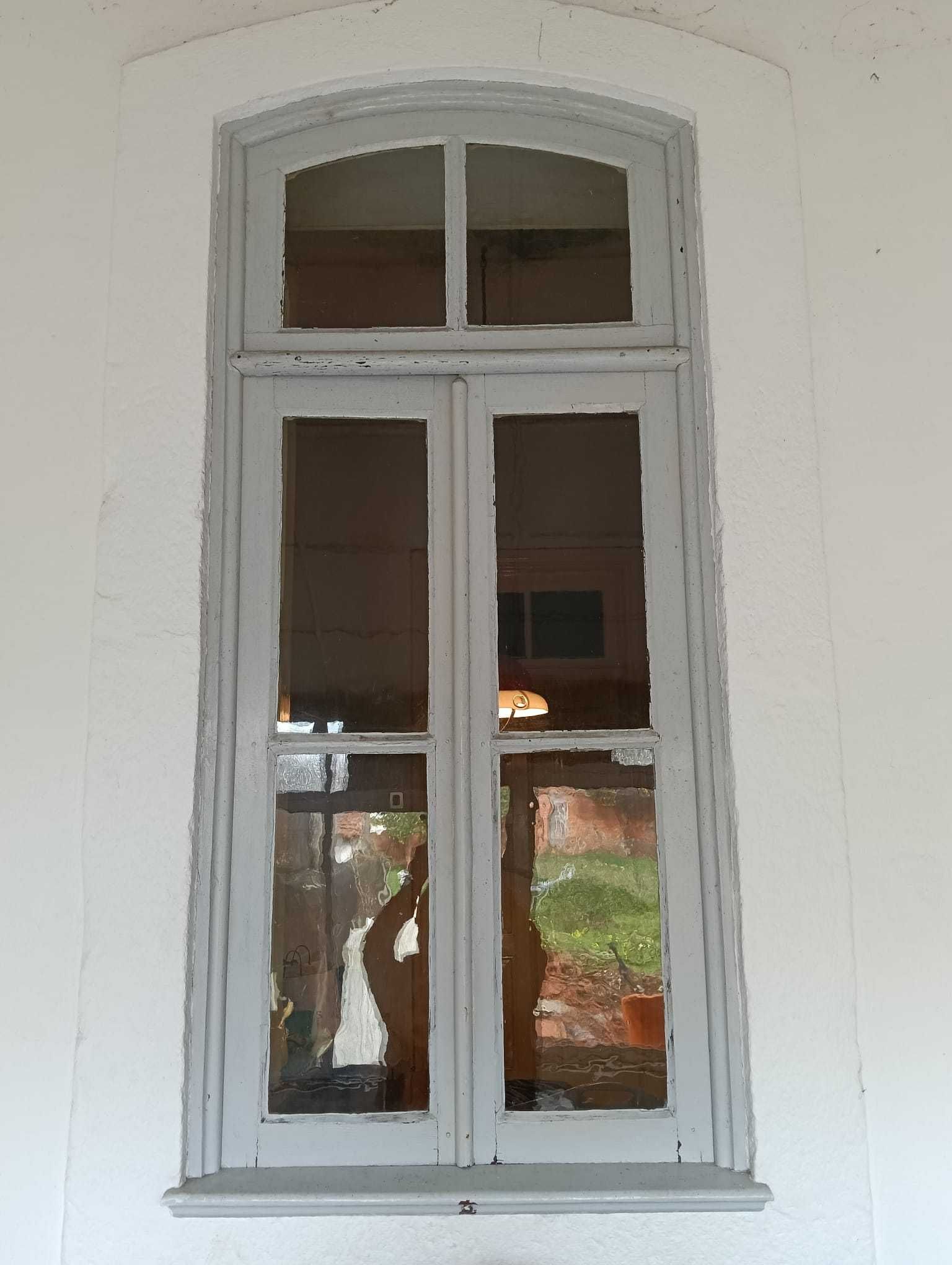 Janela de madeira antiga