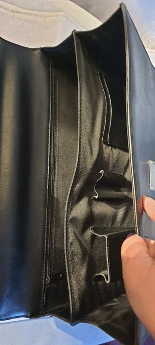 Skórzana teczka torba na laptopa uniseks z kluczykami i paskiem