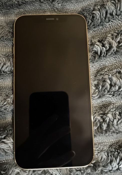 iPhone 12 Pro 128GB + 7 гарних чохлів