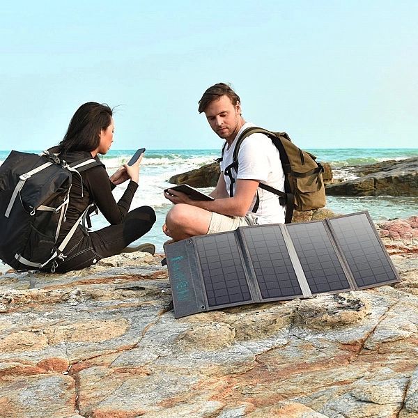 Choetech turystyczna ładowarka solarna Usb, Usb C 36w Qc Pd szara (sc0