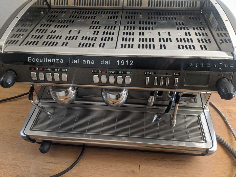 Професійна кавомашина La Cimbali M39 2GR  Dosatron