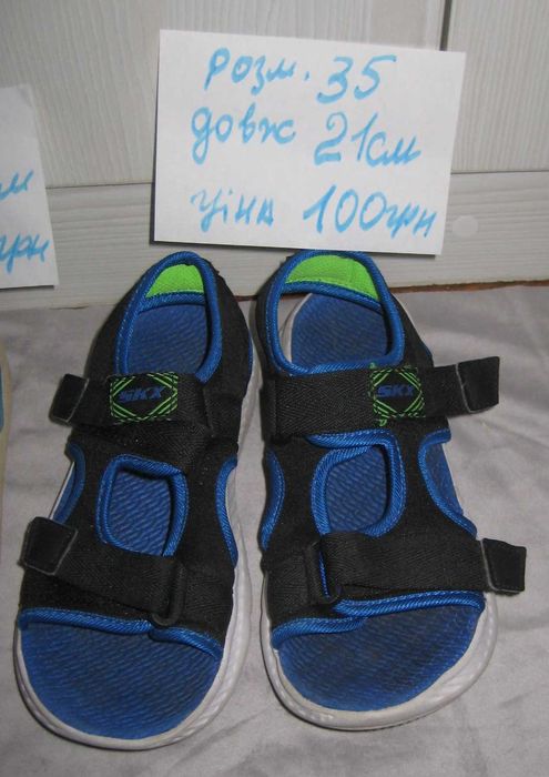 Продам дитяче літнє взуття Crocs