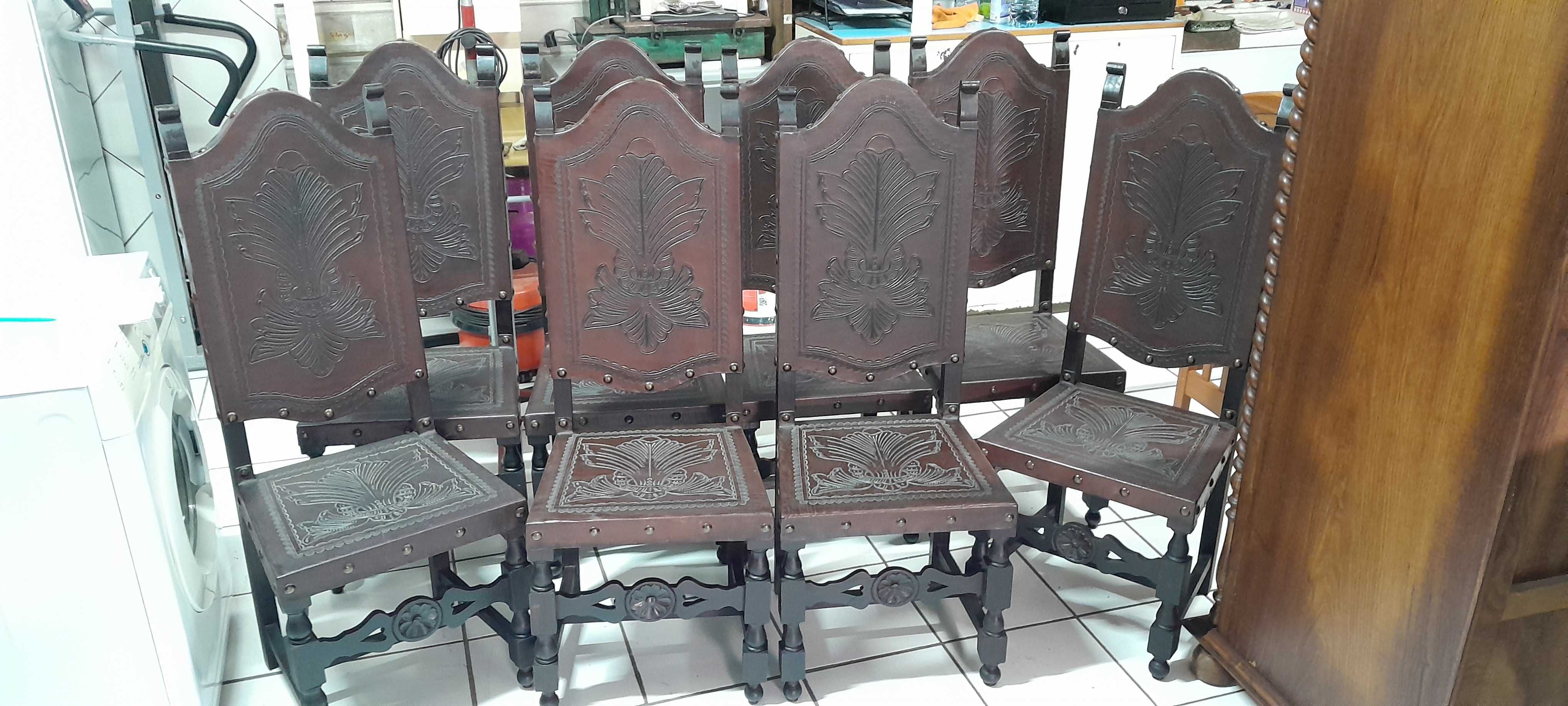 Mesa de jantar e 8 cadeiras