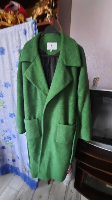 Нове Пальто букле, пальтішко 48 розміру