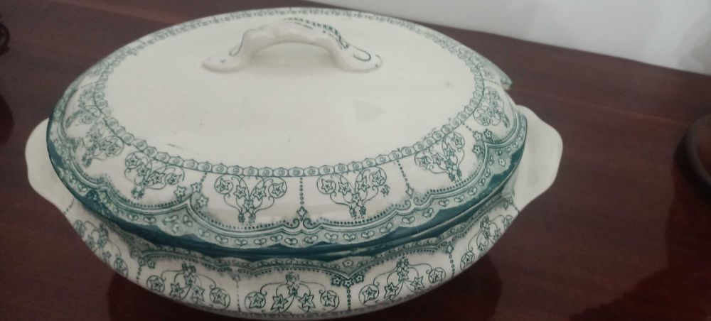 Terrina loiça de Sacavém