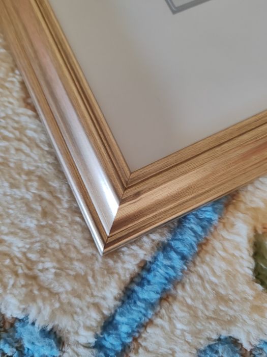 Moldura nova cor dourada com medida 30x40