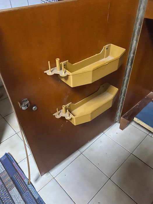 Máquina de costura com móvel