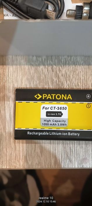 Zestaw dwóch baterii i ładowarki