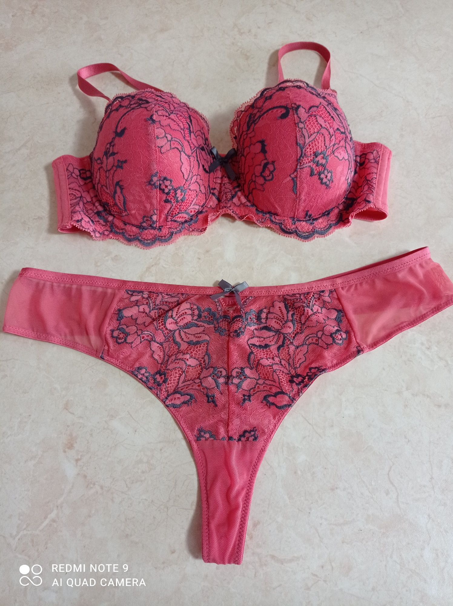 Nowy komplet zestaw bielizny 80 C Hunkemoller biustonosz stringi pas