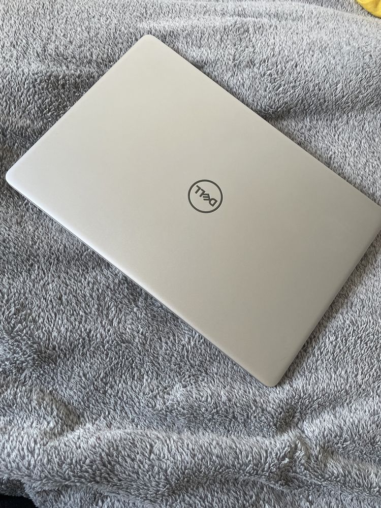 Dell inspiron 5370 laptop