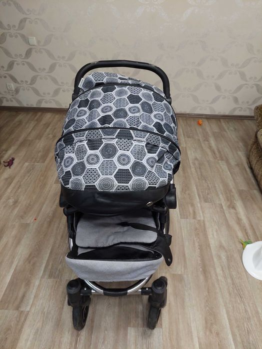 Продам детскую  коляску