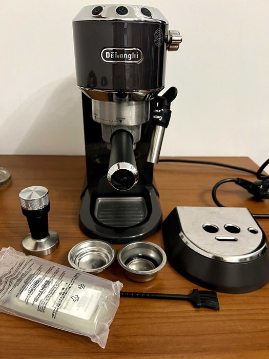 Ekspres do kawy DeLonghi EC785-GY