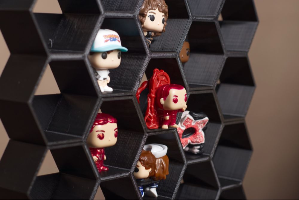 Półka Stranger Things na figurki Funko Pop Kinder Joy