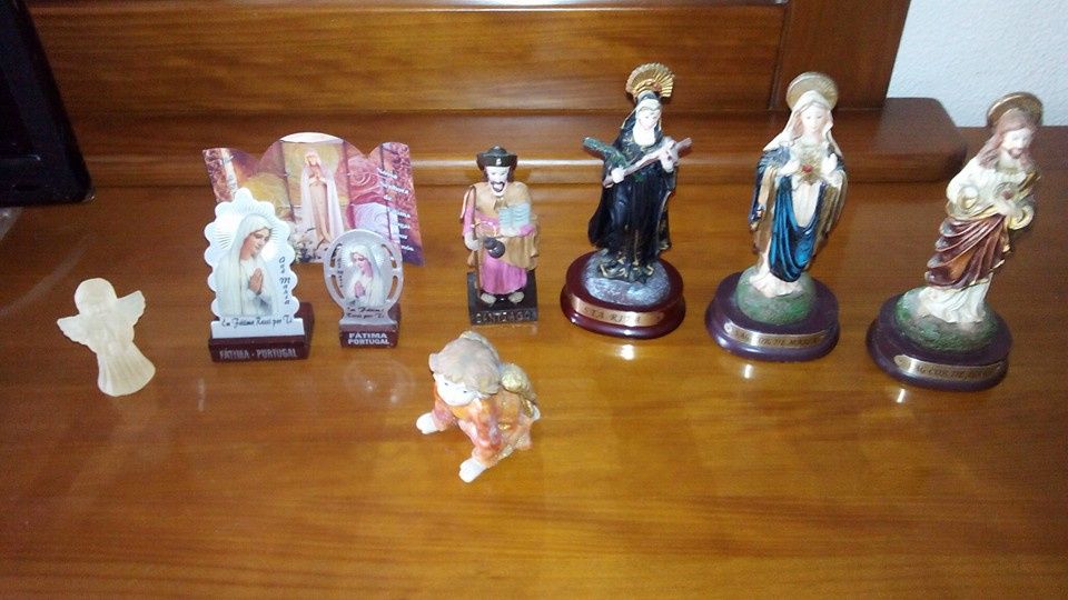 Lote de 12 peças religiosas