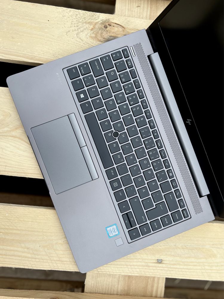 Radeon Pro WX 3100 2GB/HP ZBook 14U G5/i7-8550U/16GB/512GB/14"FHD IPS