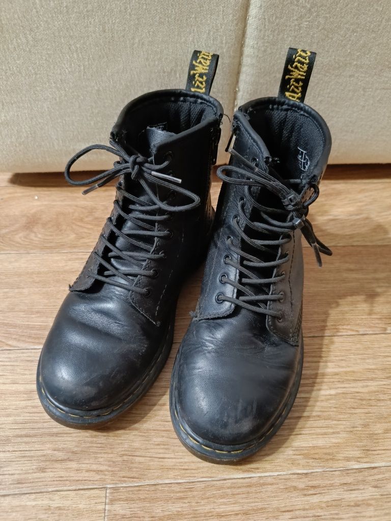 Демісезонні черевики Dr. Martens  на хлопчика 33 розмір