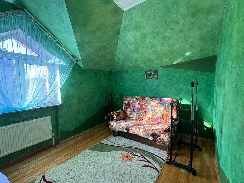 Продаж будинку з басейном. Без %
с.Чайки 
5 км до метро Житомирська