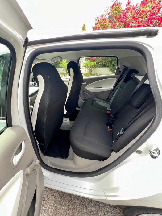 Renault Zoe r 240 life com bateria própria, autonomia urbana 140 kms