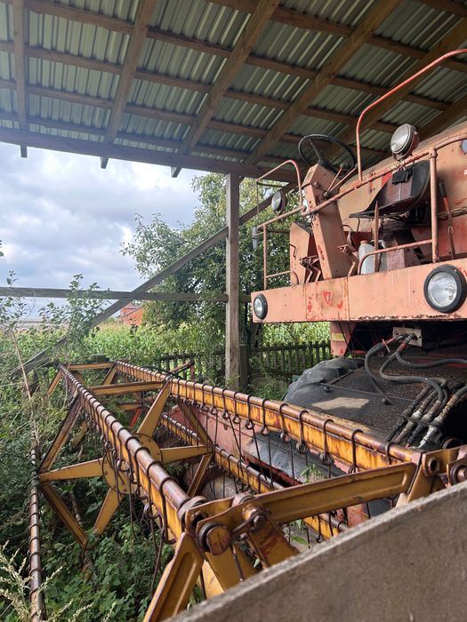 Kombajn zbożowy Bizon Z056