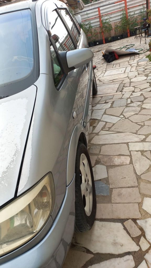 Opel zafira 2004