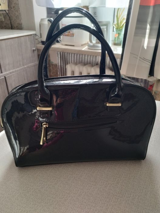 Продам лакову жіночу сумку