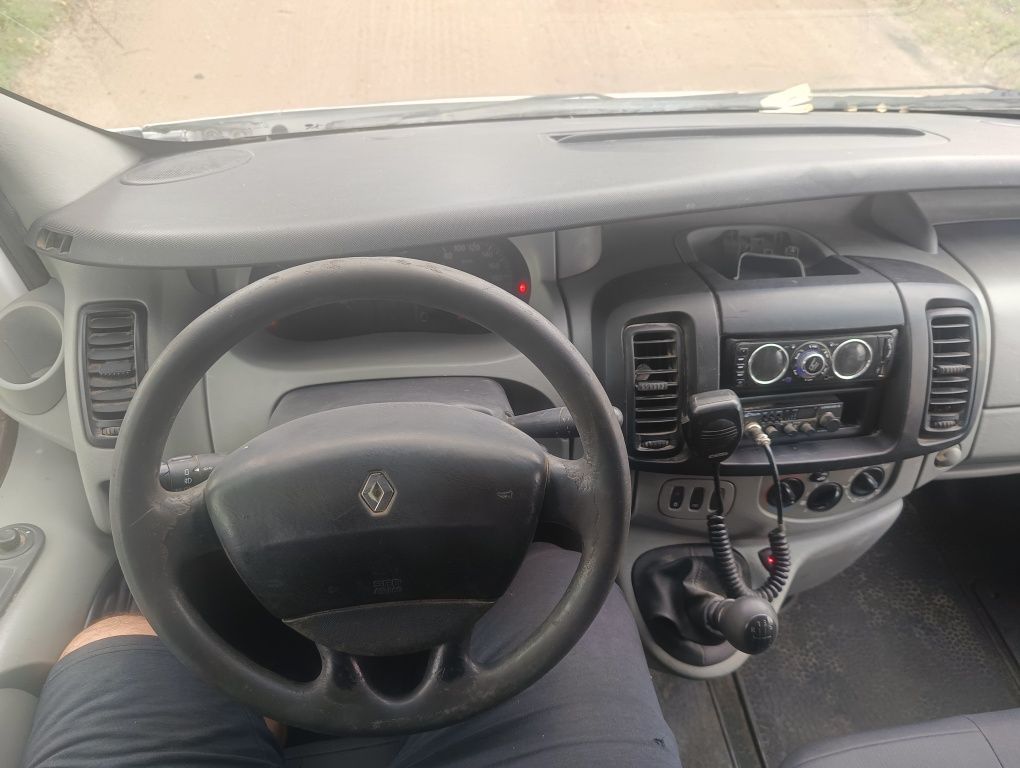 Renault Trafic 1.9 diesel 2002 rok 6 osób brygadowka hak bagaznik