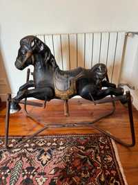Brinquedo antigo  cavalo de baloiço