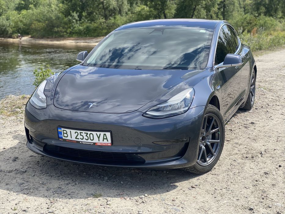 Продам автомобиль Tesla