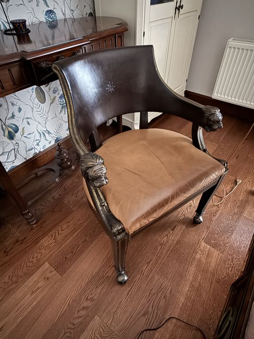 Крісло вінтажне, декор ЛАТУНЬ, ШКІРА