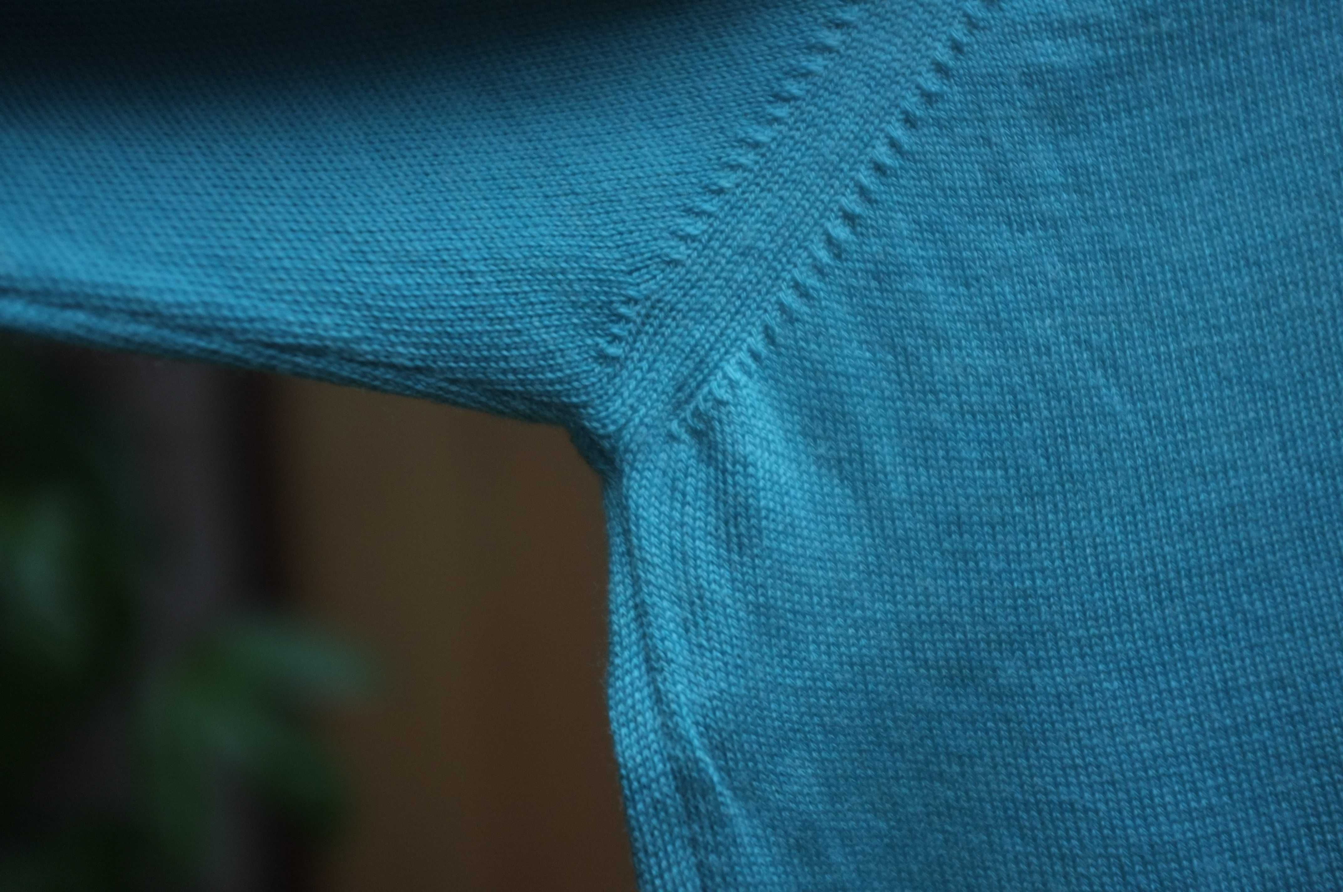 niebieski błękitny sweter Ashworth wełna merino 100% Scotland wełniany